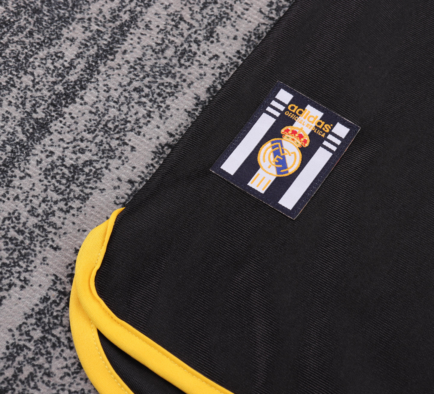 Real Madrid 00/01 Children's Away Retro Set