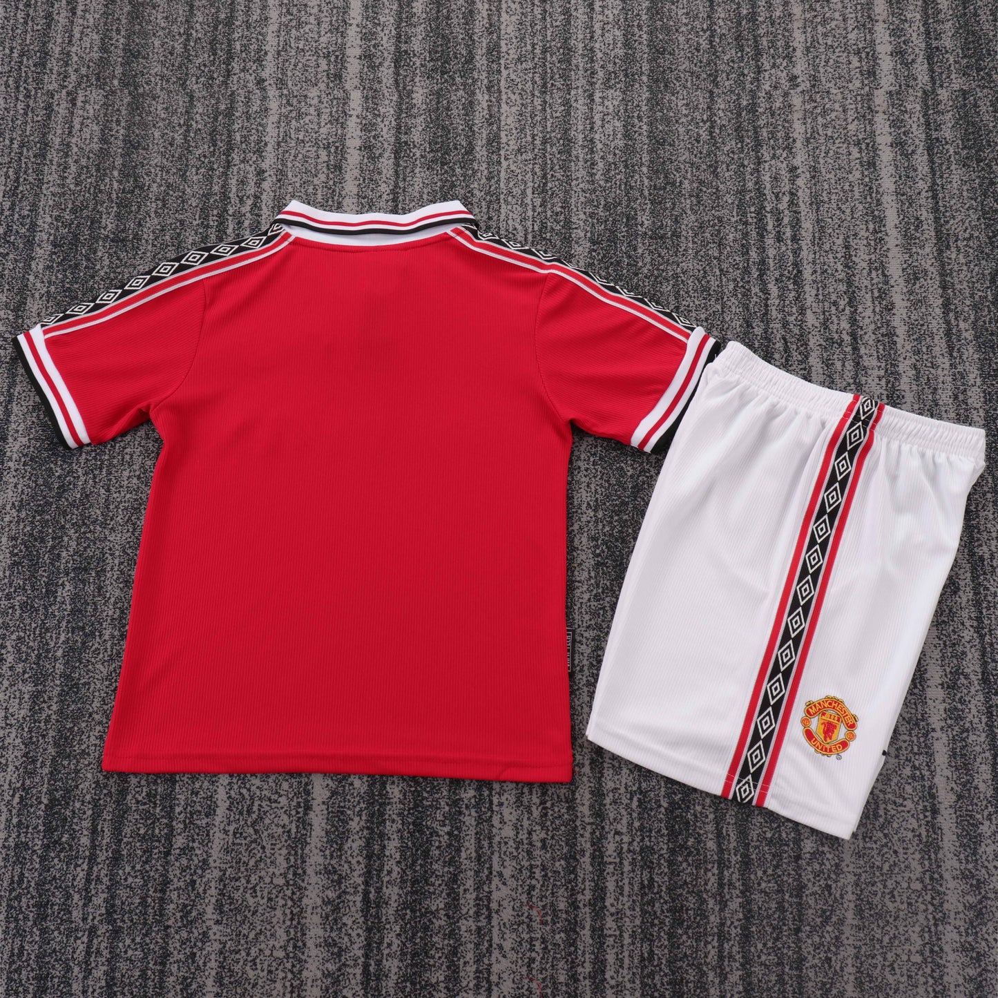 Manchester United 98/99 Children's Home Retro Set