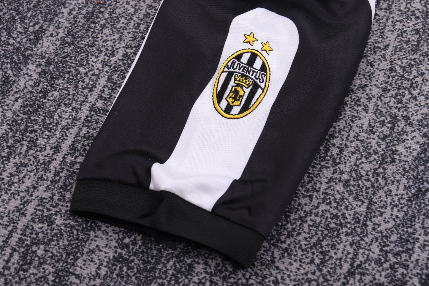 Juventus 97/98 Children's Home Retro Set