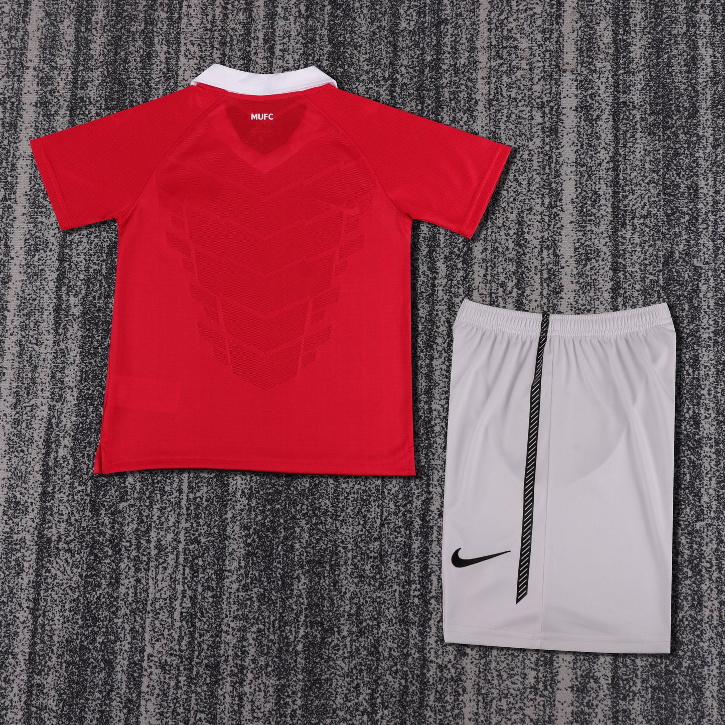 Manchester United 10/11 Children's Home Retro Set