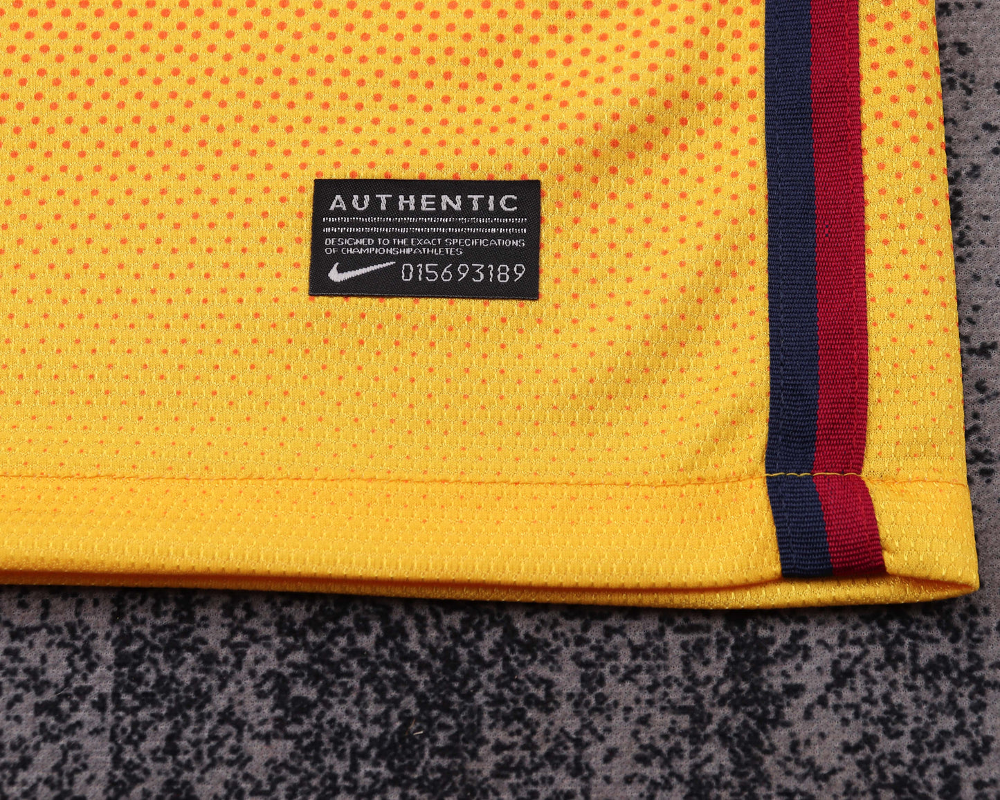 Barcelona 12/13 Children's Away Retro Set