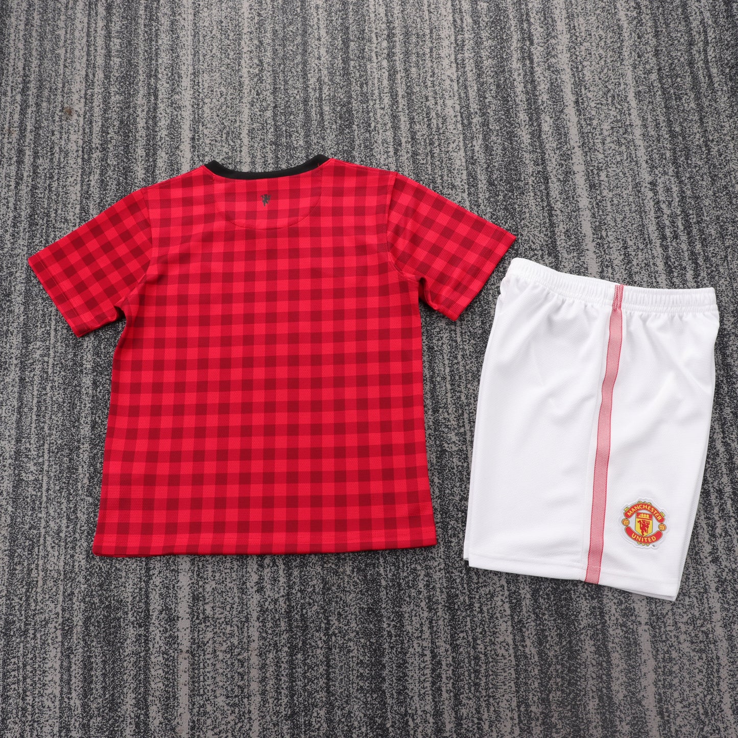 Manchester United 12/13 Children's Home Retro Set