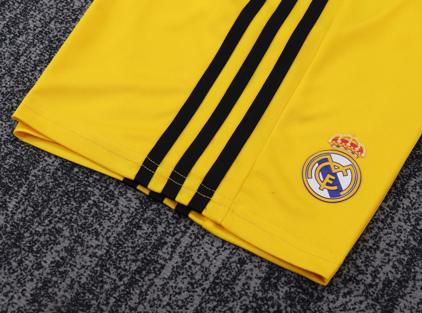 Real Madrid 11/12 Children's Home Retro Set Goalkeeper