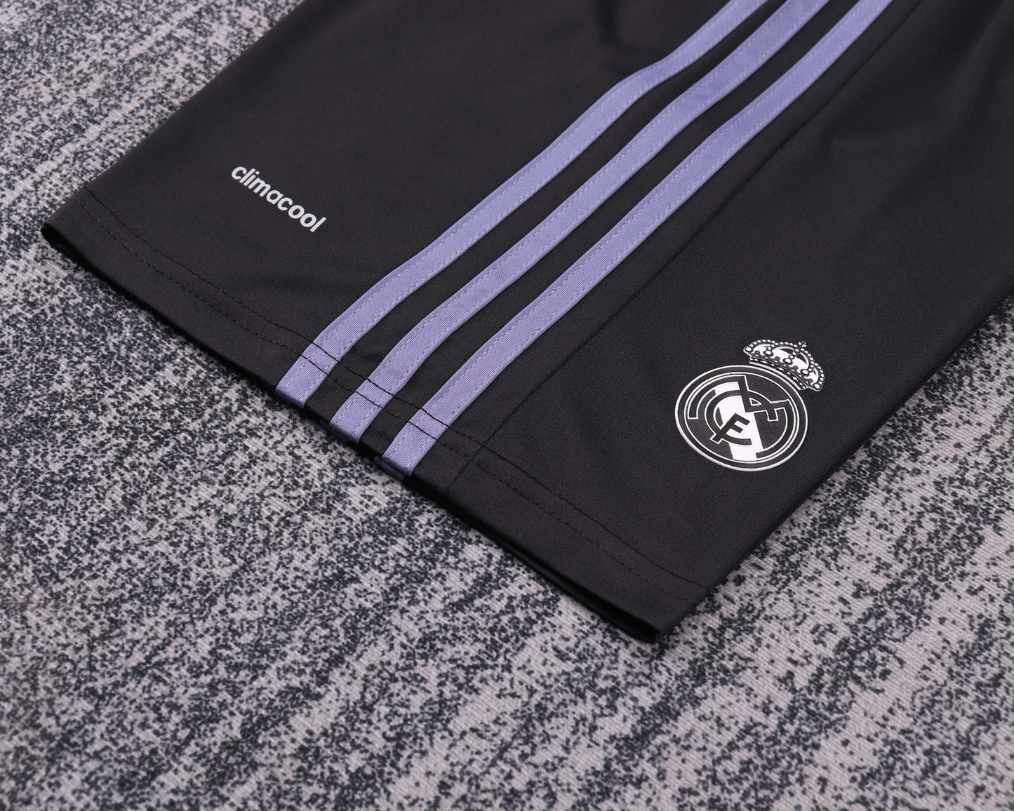 Real Madrid 16/17 Children's Third Retro Set