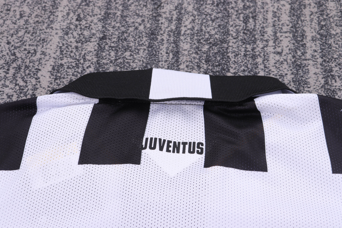 Juventus 14/15 Children's Home Retro Set