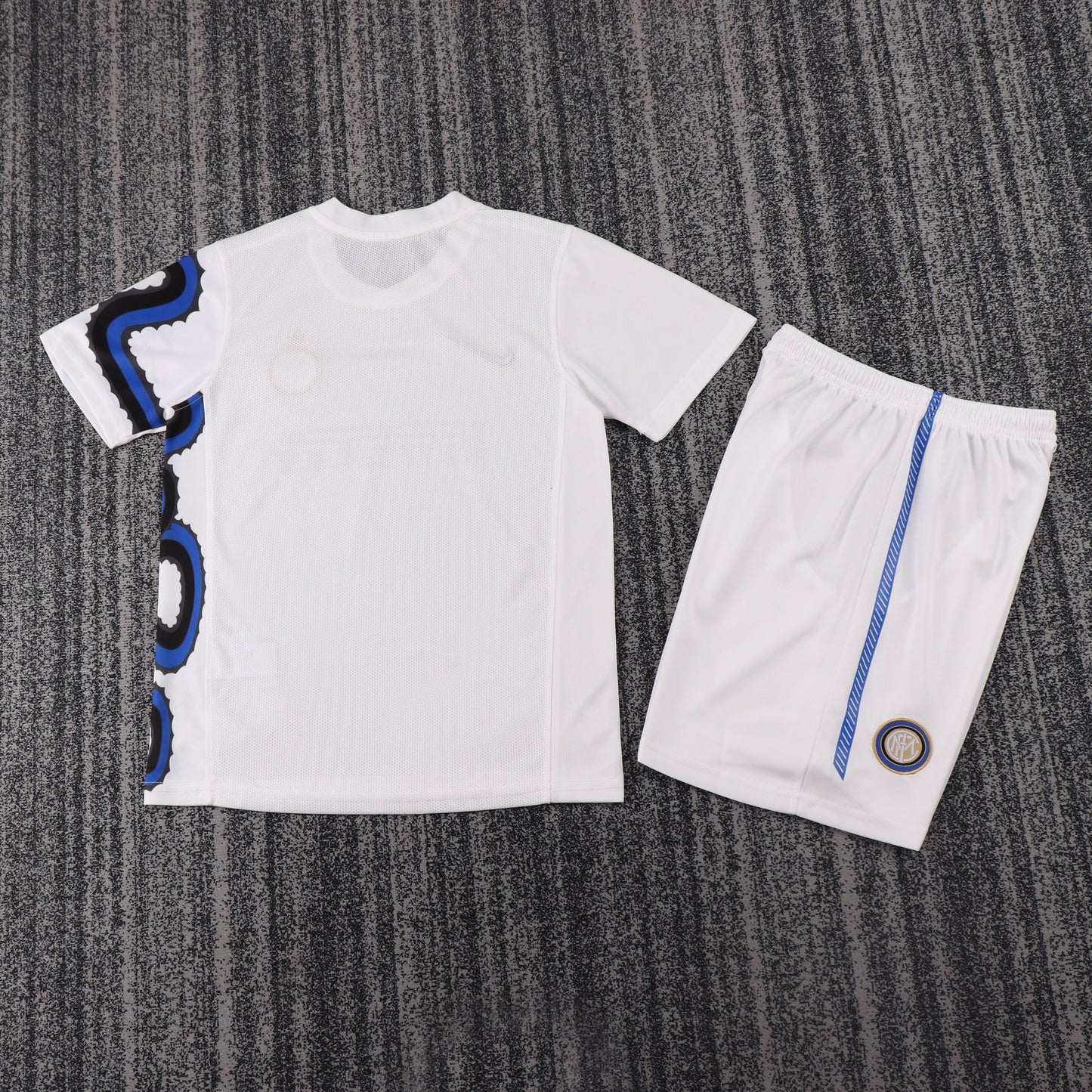 Inter Milan 10/11 Children's Away Retro Set