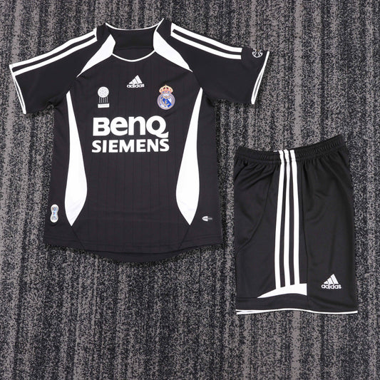 Real Madrid 06/07 Children's Away Retro Set