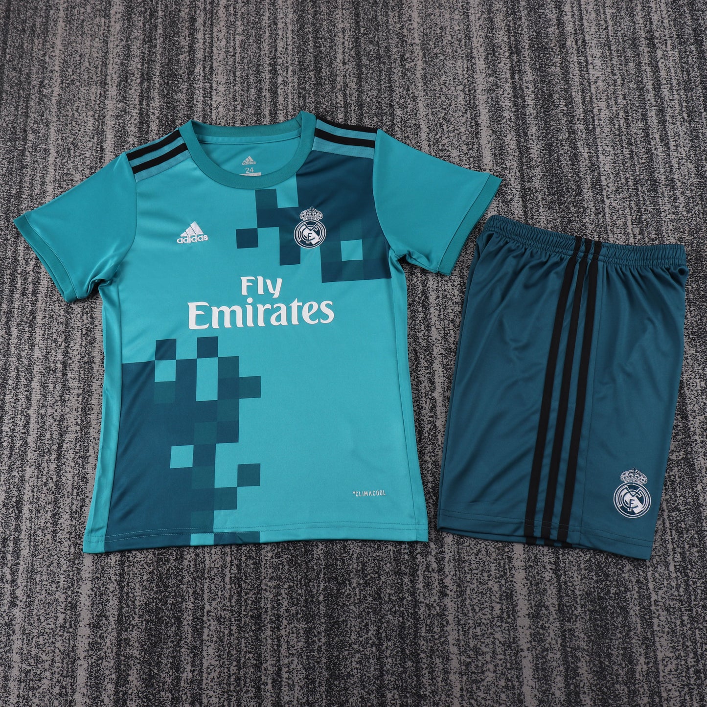 Real Madrid 17/18 Children's Third Retro Set