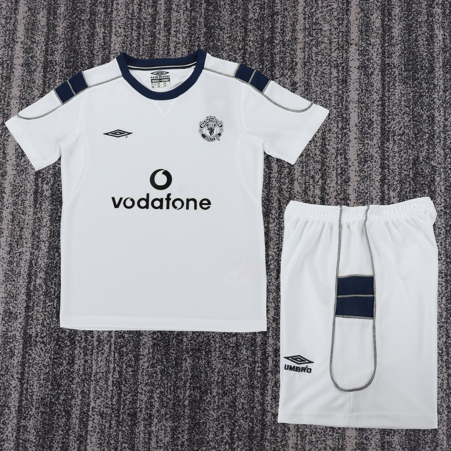 Manchester United 00/01 Children's Away Retro Set