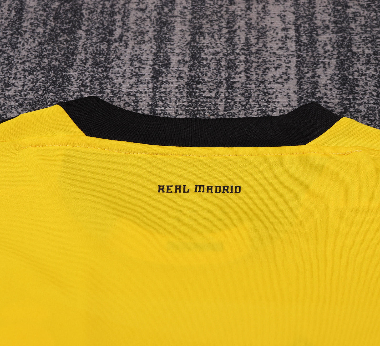 Real Madrid 11/12 Children's Home Retro Set Goalkeeper
