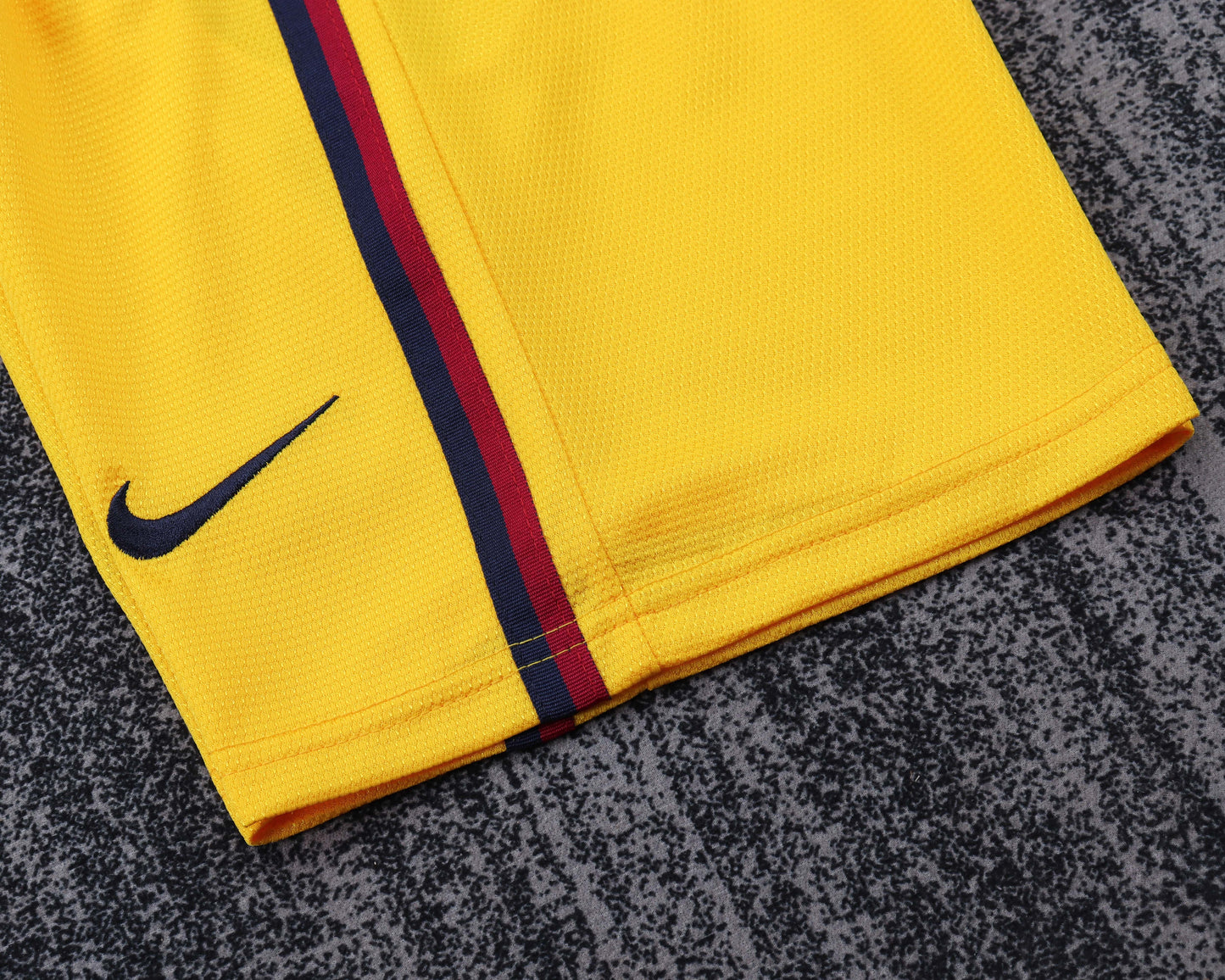 Barcelona 12/13 Children's Away Retro Set
