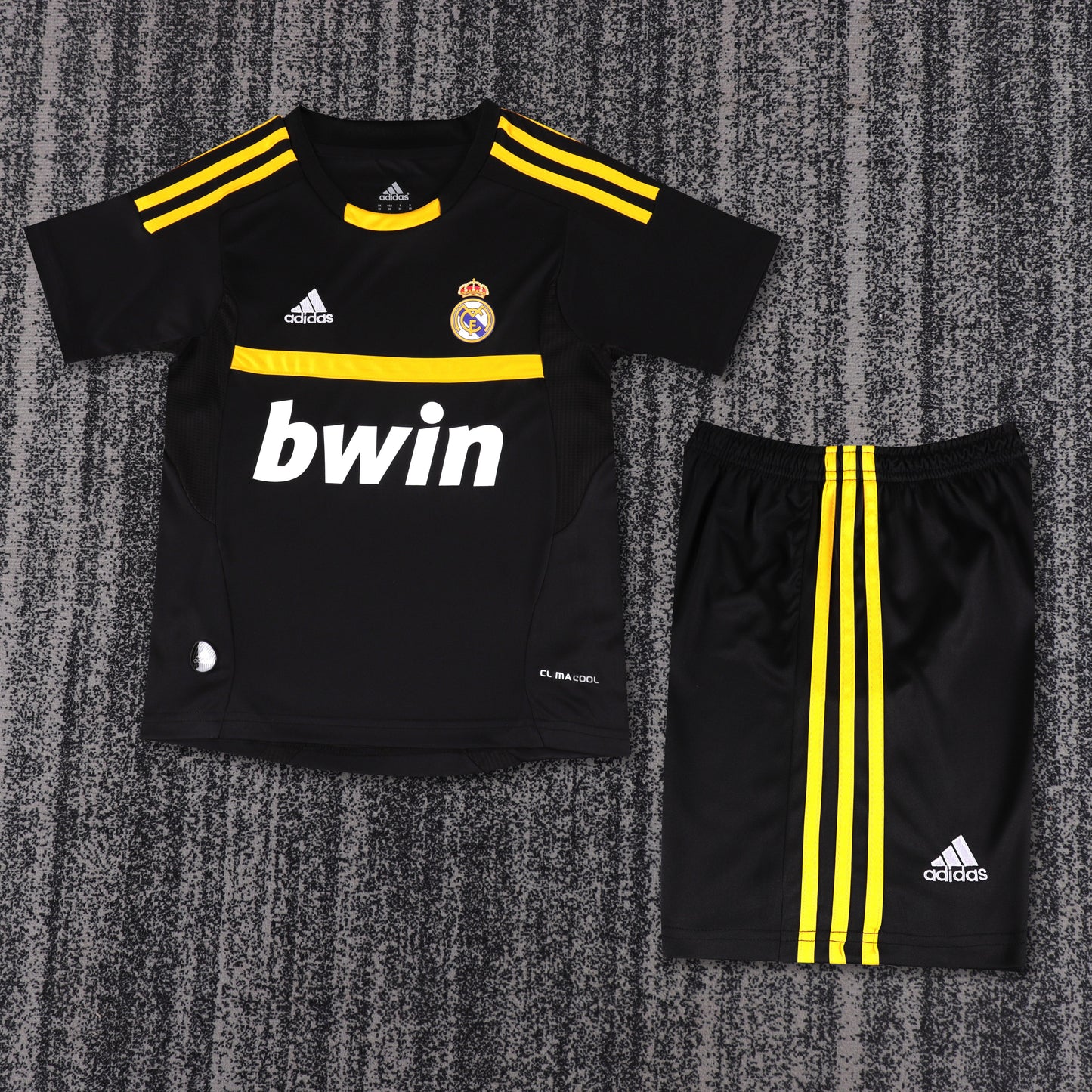 Real Madrid 11/12 Children's Away Retro Set Goalkeeper