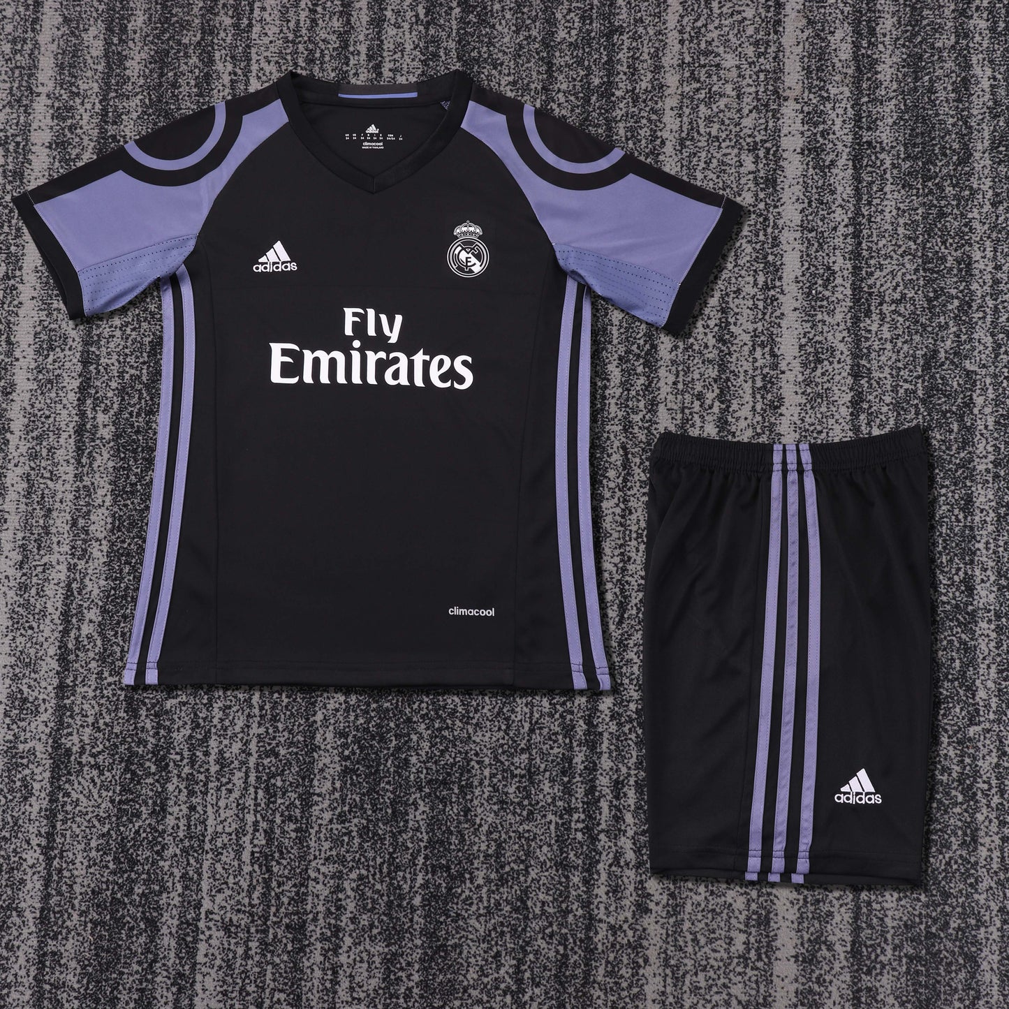 Real Madrid 16/17 Children's Third Retro Set