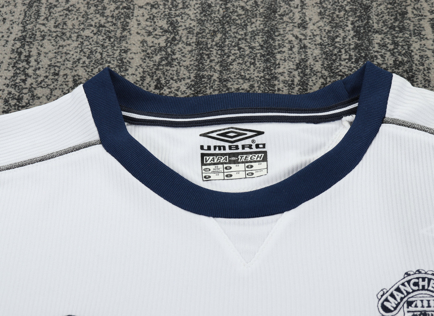 Manchester United 00/01 Children's Away Retro Set