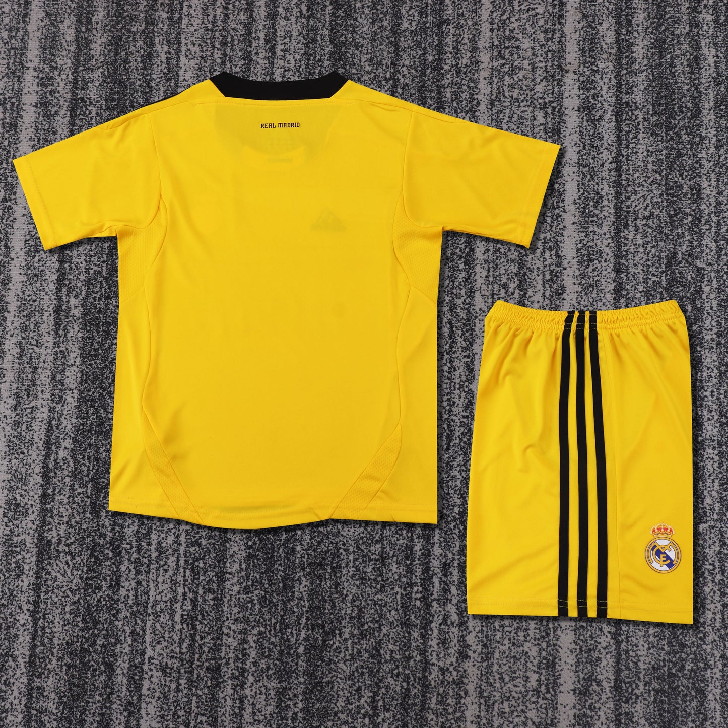 Real Madrid 11/12 Children's Home Retro Set Goalkeeper