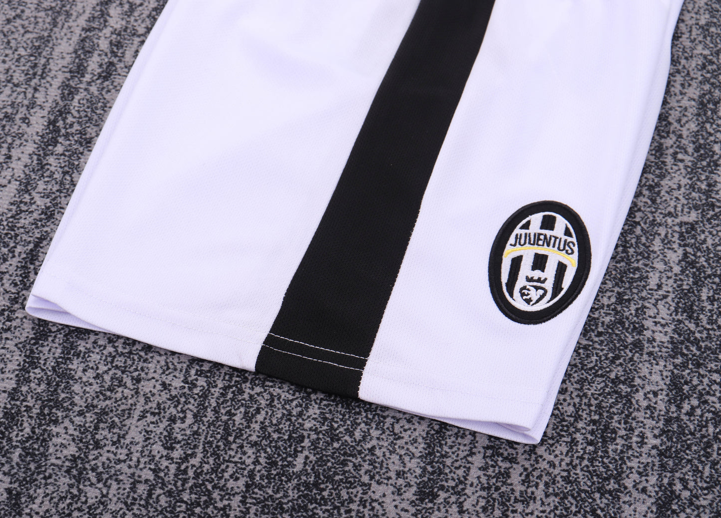 Juventus 14/15 Children's Home Retro Set